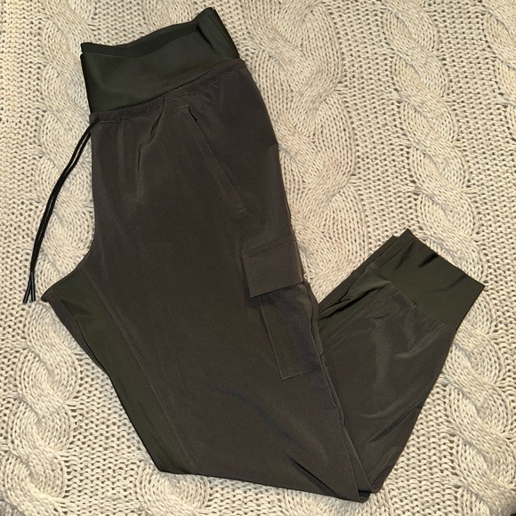 Athleta Pants - Athleta Moss Olive Green Sutton Utility Cargo Jogger Pants 10